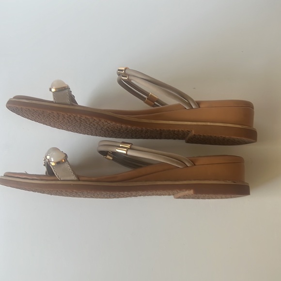 Dusto Sandals, with Pearl and Gold Tone Features, SZ 36 - Picture 2 of 10